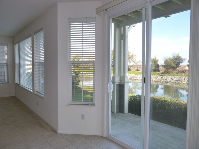 Foto del edificio - 1065 Rockport Ave