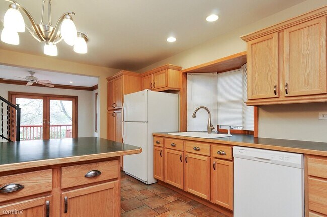 Building Photo - 3 br, 3 bath House - 24268 W Chicago Ave