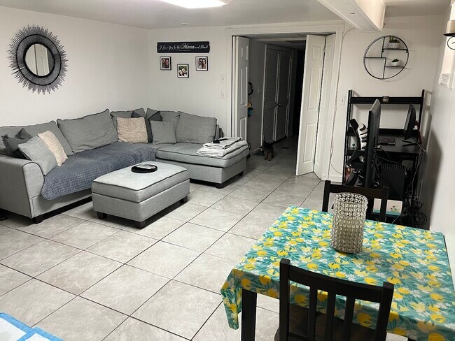 Foto del edificio - 1770 W 13th St