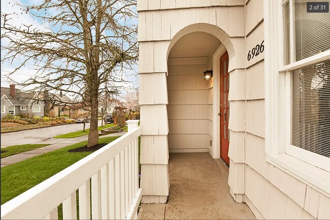 Building Photo - Charming Bungalow in the Heart of the Popu...