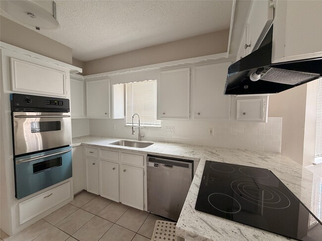 Building Photo - 13015 Shady Knoll Ln