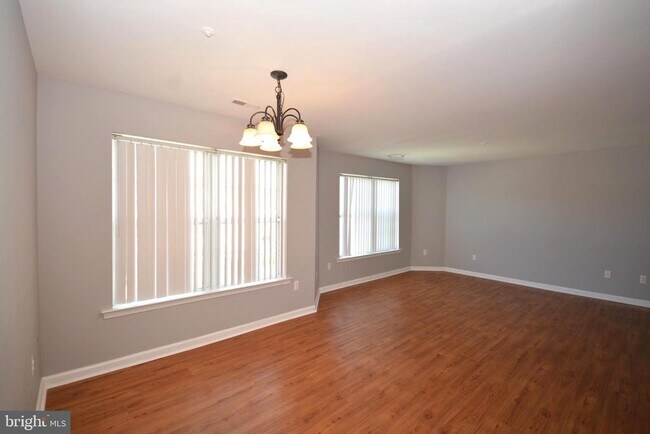 Building Photo - 2011 Starlight Ln