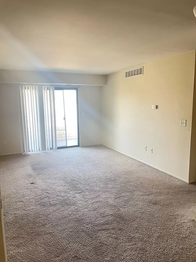 Photo - 1493 Chateau Vert E Townhome