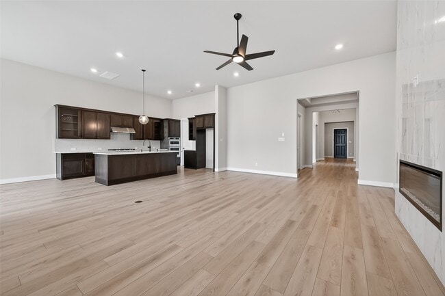 Building Photo - 2022 Serene Spgs Dr