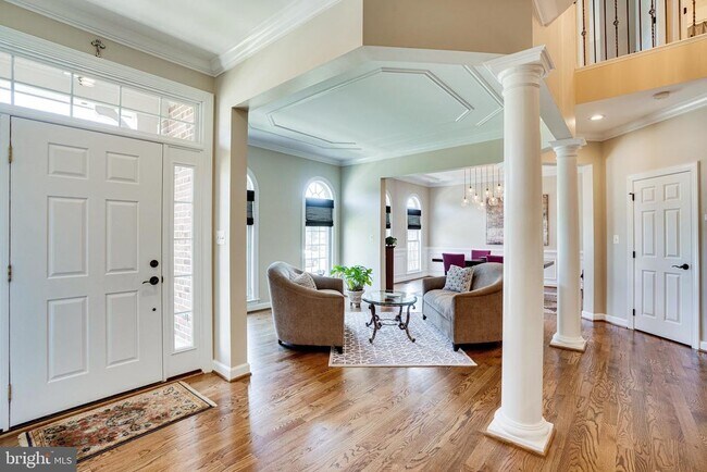 Foto del edificio - 24897 Pinebrook Rd