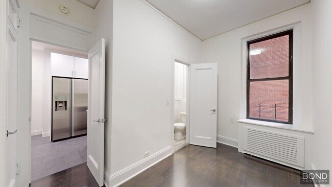 Building Photo - 200 W 58th St