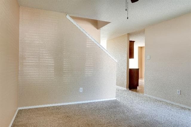 Building Photo - 9124 Goldenview Dr