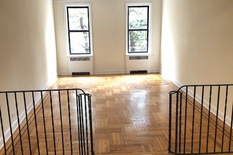Primary Photo - 4580 Broadway