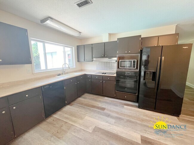 Foto del edificio - Great 3 Bedroom Home with In-Ground Pool