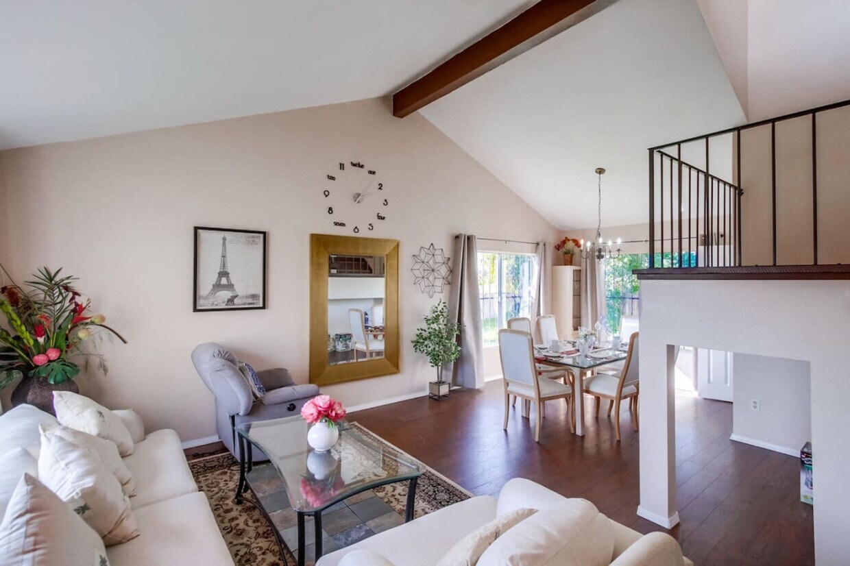 Foto principal - 6434 Bullock Dr
