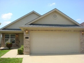 Building Photo - 213 Black Water Ln