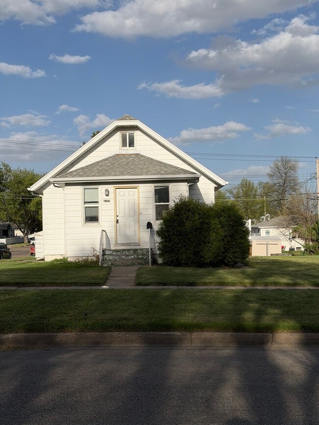 Building Photo - 1121 N 12th St