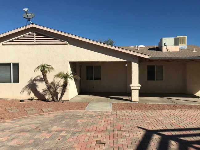 Foto del edificio - COMING SOON! 4Br/2Ba; Large Yards w/Trees!
