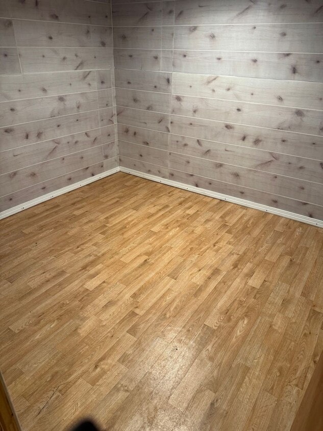 125-127 Laconia - 125-127 Laconia