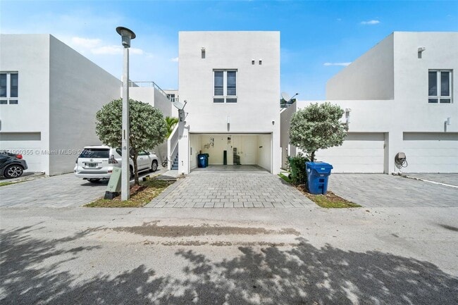 Foto del edificio - 6400 NW 105th Pl