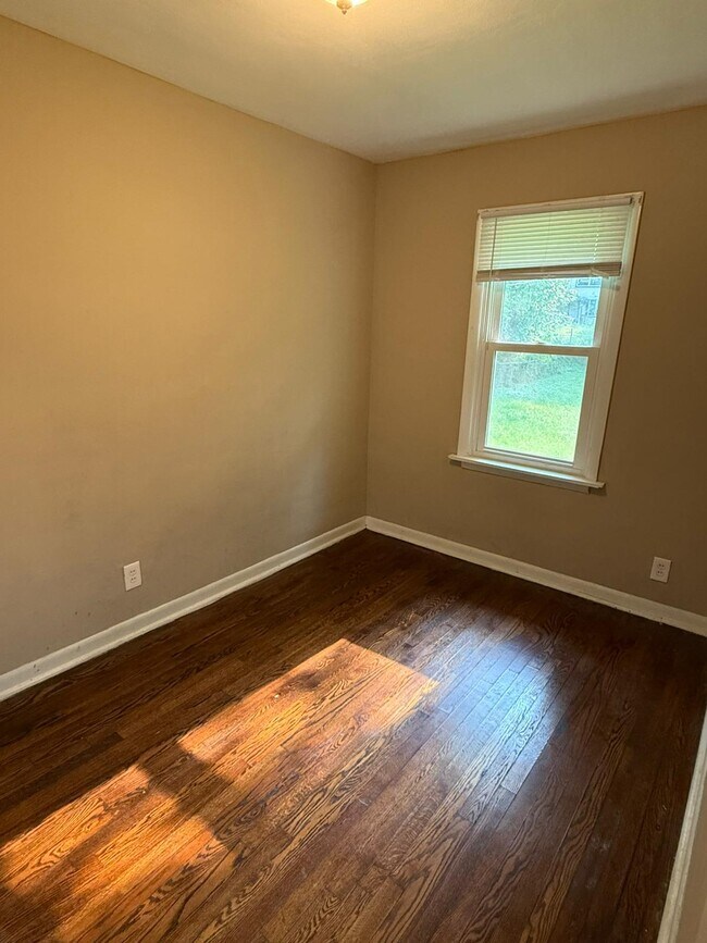 Foto del edificio - 531 Ames Pl