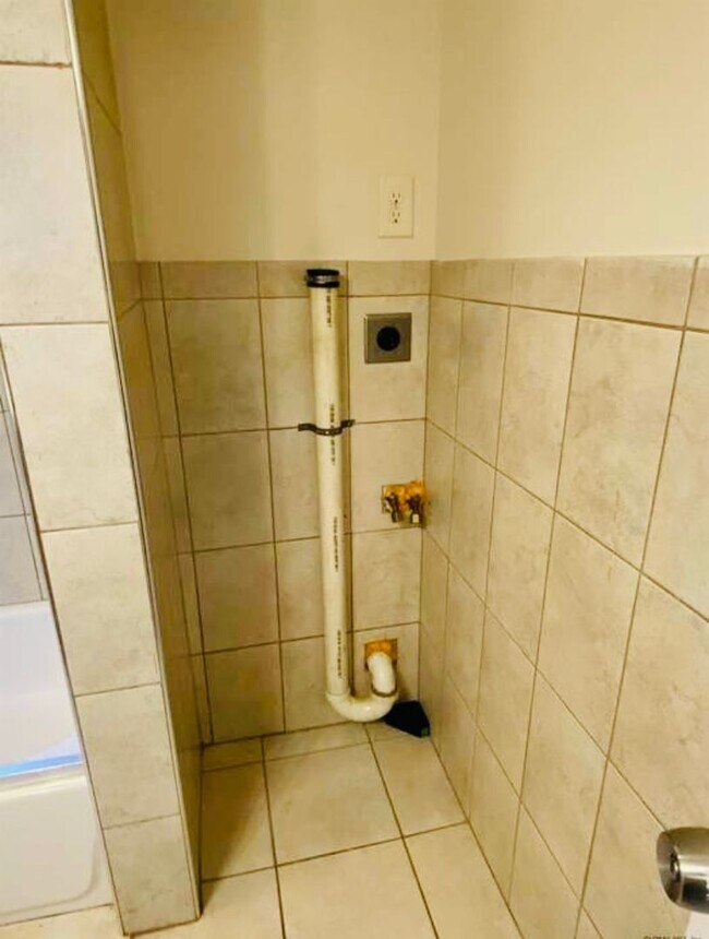 Building Photo - PM 320 1st St.