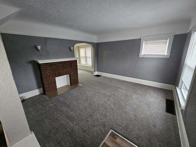 Foto del edificio - 17005 Grovewood Ave