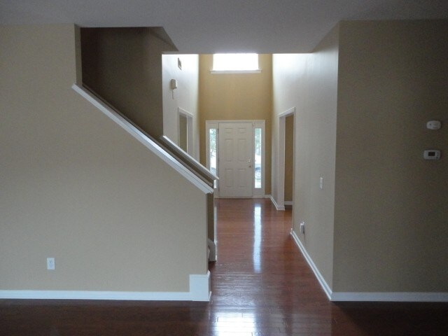 Building Photo - 1010 Golden Crest Drive