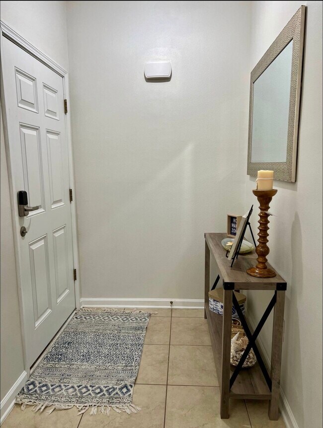 Entrada - 8227 Lobster Bay Ct