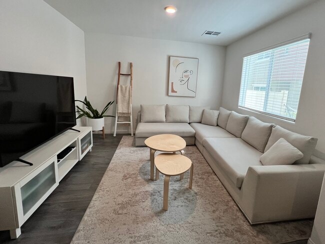 Building Photo - 12185 Scarlet Ember Rd