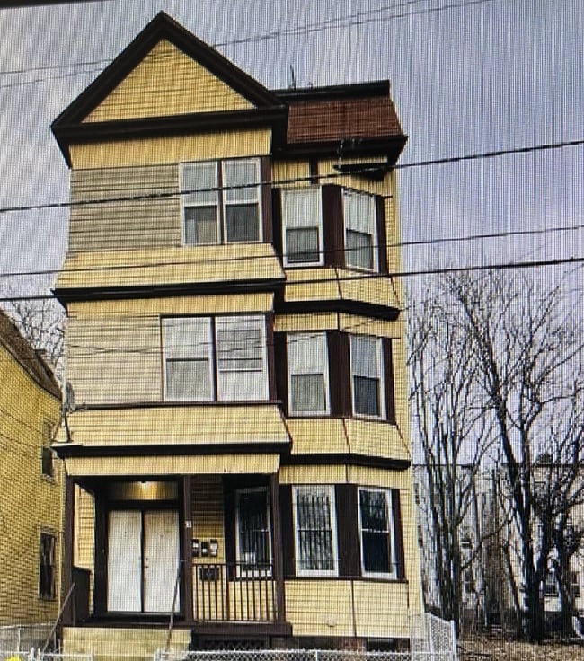 Building Photo - 38 Ellis Ave