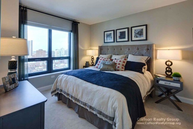 Foto del edificio - 642 N Clark St