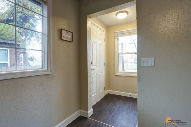 Foto del edificio - Updated Single Family Home with a Spacious...