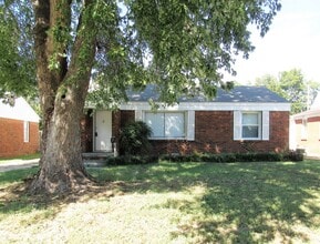 Building Photo - 111 E Marshall Dr