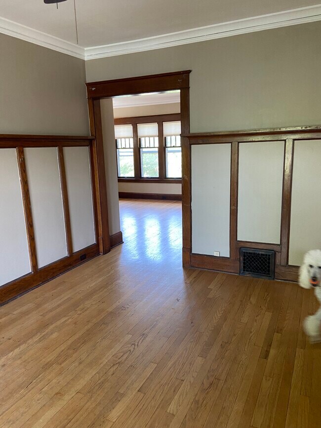 Comedor - 3333 N Newhall St