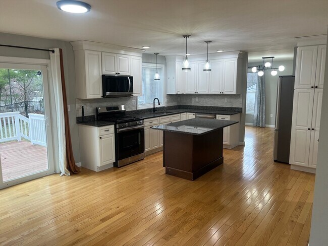 Foto del edificio - 131 Merrill Ave