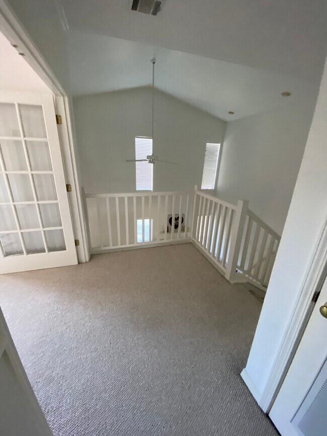 Building Photo - 17 Meadow Creek Dr