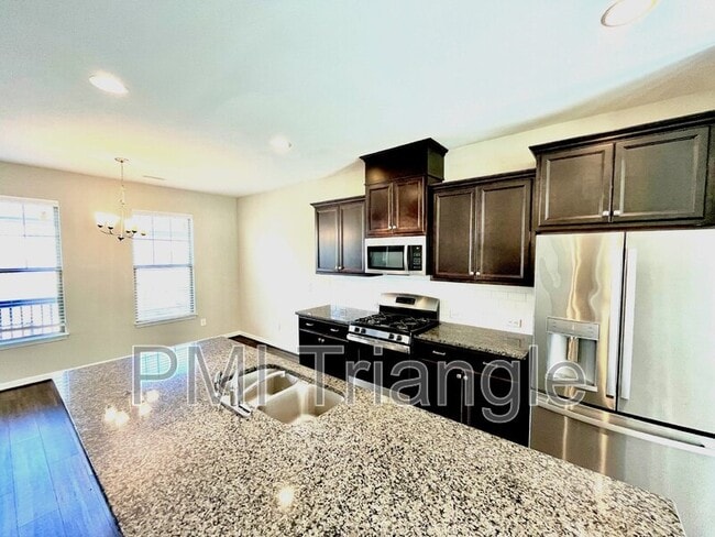 Foto del edificio - 1010 Lathrop Ln