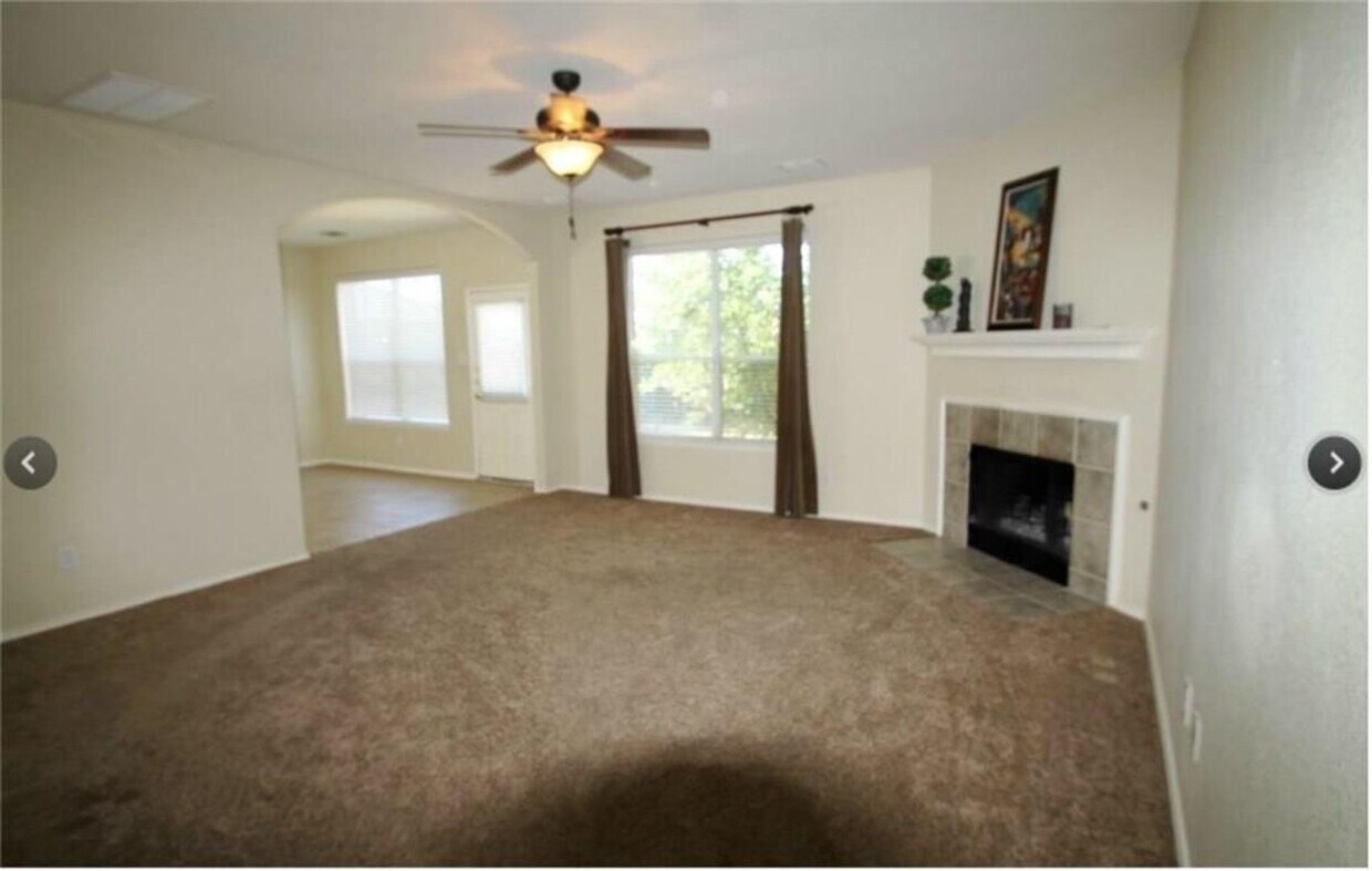 Primary Photo - Hard to find 4 bedroom in Master Planned C...