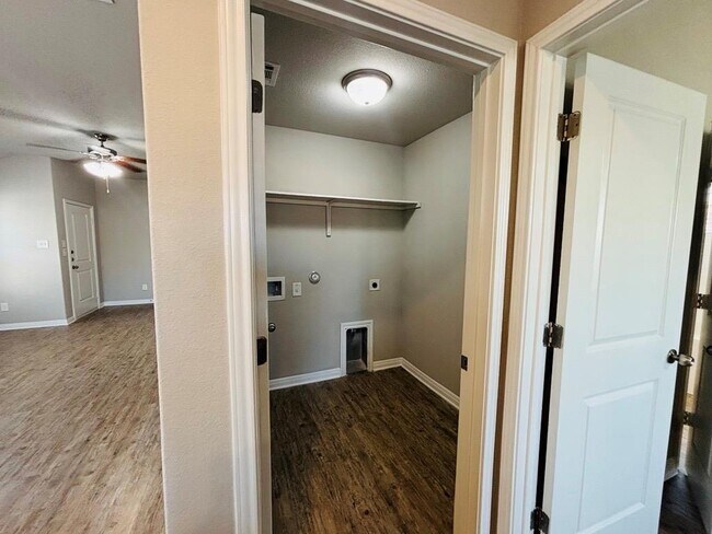 Building Photo - 1314 Walden Pond Dr