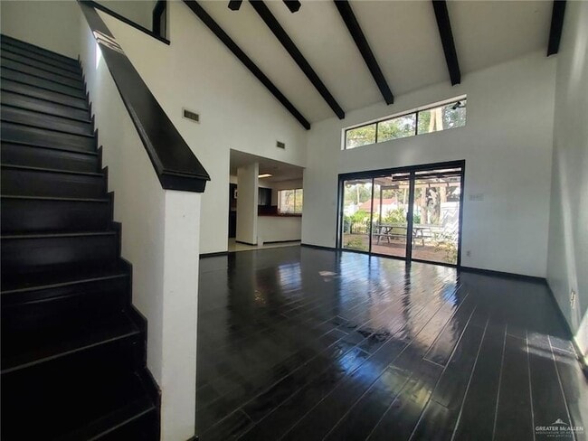 Building Photo - 120 Sunflower Ave