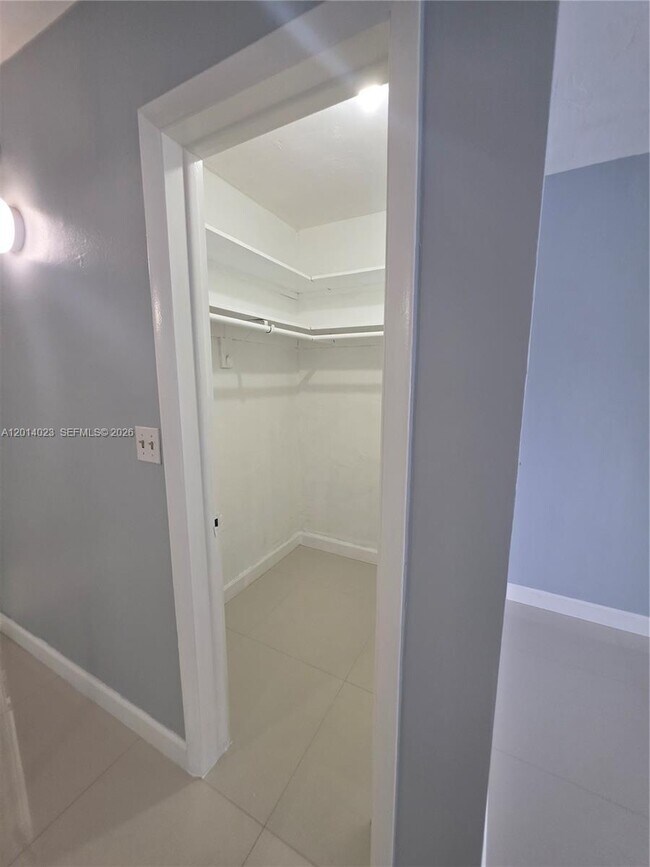 Foto del edificio - 19080 NE 3rd Ct