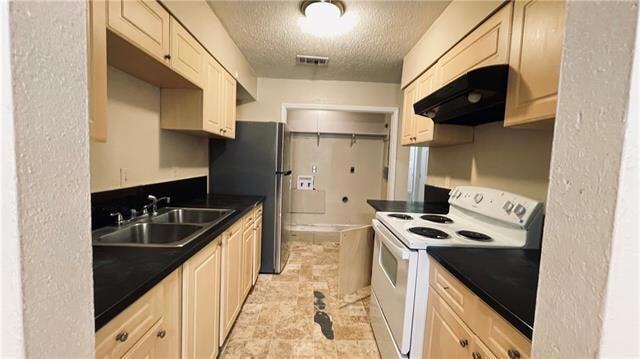 Building Photo - 924 E Monterey Ct