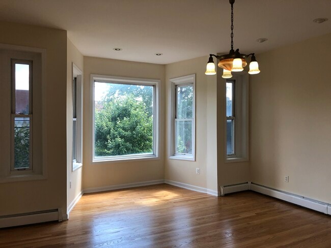 Building Photo - 136 6th St NE
