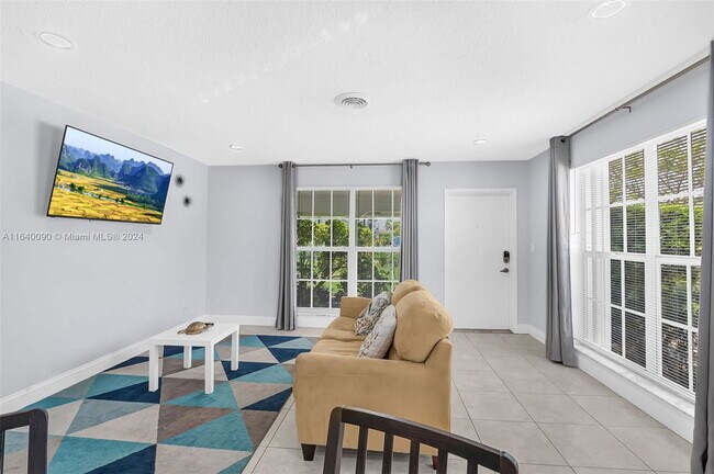 Foto del edificio - 2160 NE 56th St