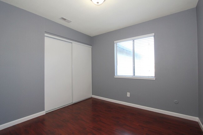 Building Photo - Beautiful 3 bed, 2 bath, 2 car garage home...
