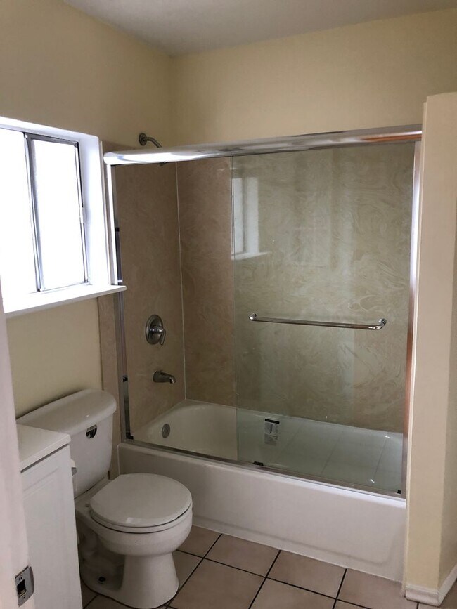 Building Photo - Available Now: 3 Bedroom 1 Bath House
