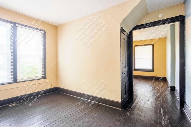 Building Photo - 2 br, 1 bath Townhome - 2511 Turner Ave