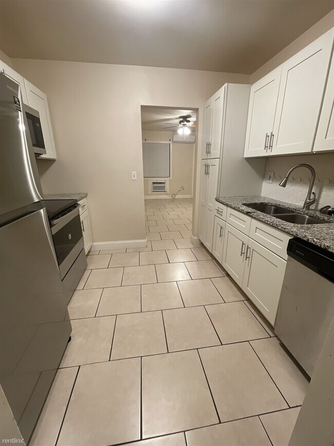 Building Photo - 2 br, 1 bath Duplex - 1012 Bacon Cir NE