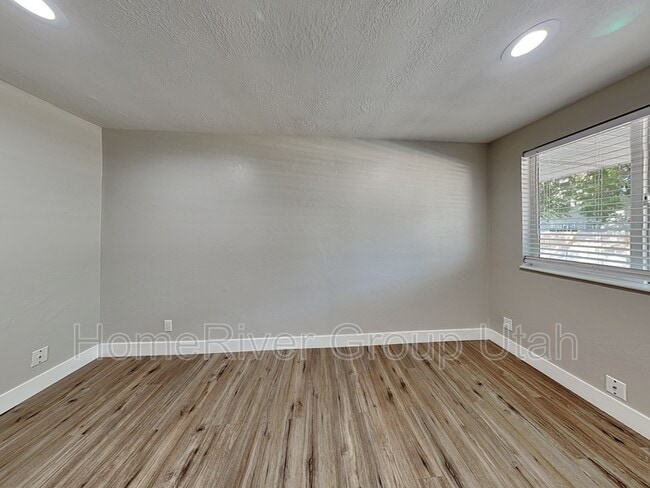 Building Photo - 548 N Redwood Rd