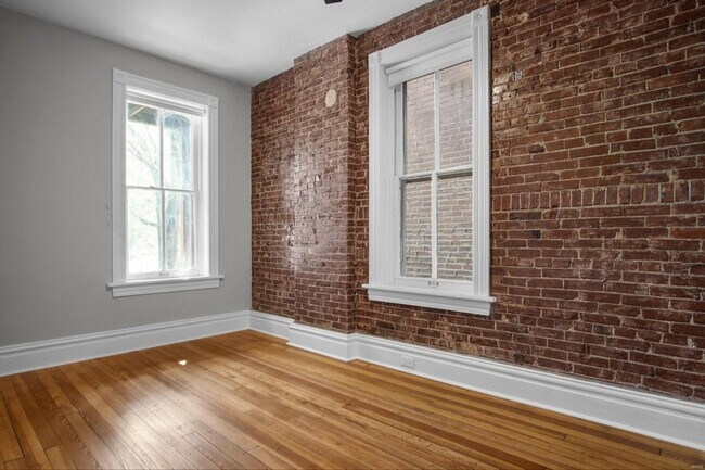 Building Photo - 3326 California Ave