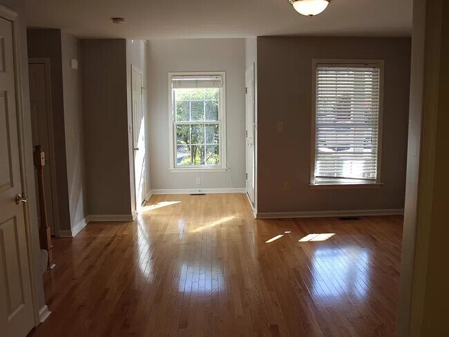 Building Photo - 5285 Winthrop Avenue
