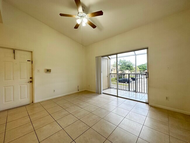 Foto del edificio - 661 Cypress Lake Blvd