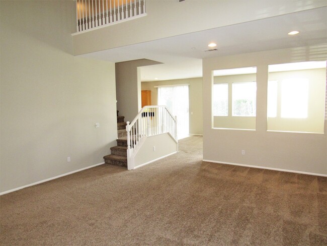 Building Photo - Spacious and Well Maintained 4 Bedroom Hom...