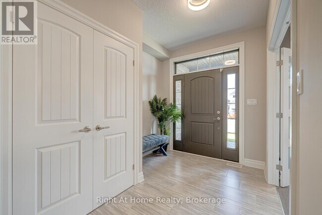 Photo du bâtiment - 1038 Trailsway Ave